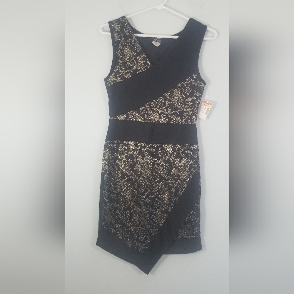 Deb Party Dress NWT Black and Metallic Gold. Size M. V-Neck Mini Length. Classic